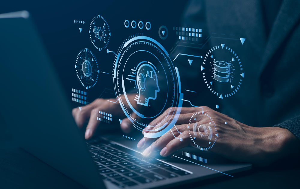 Hände tippen auf einem Laptop, darüber erscheint ein Hologramm mit Einstellrädchen.